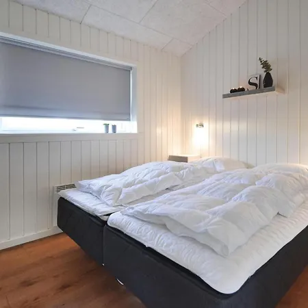 Σπίτι διακοπών Three-bedroom In Hvide Sande *