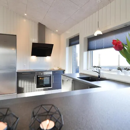 Three-bedroom In Hvide Sande Bjerregård