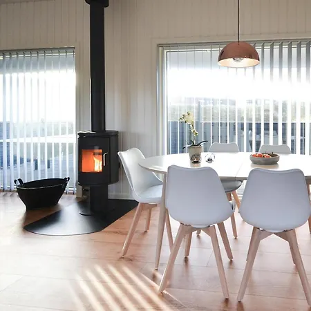 Three-bedroom In Hvide Sande