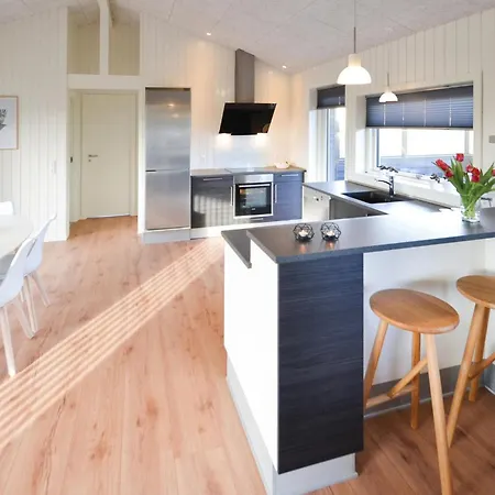 Three-bedroom In Hvide Sande Bjerregård