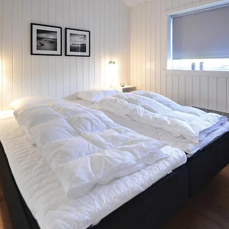Three-bedroom In Hvide Sande * Bjerregård