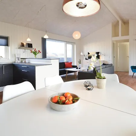 Three-bedroom In Hvide Sande Bjerregård